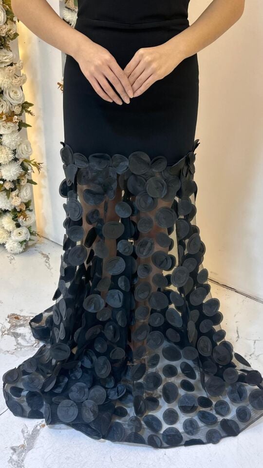 STRAPLEZ KESİM DİZ BOYU TÜL İŞLEMELİ SİYAH  ABİYE 44