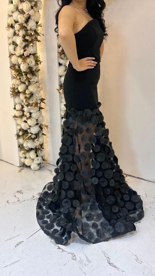 STRAPLEZ KESİM DİZ BOYU TÜL İŞLEMELİ SİYAH  ABİYE 44