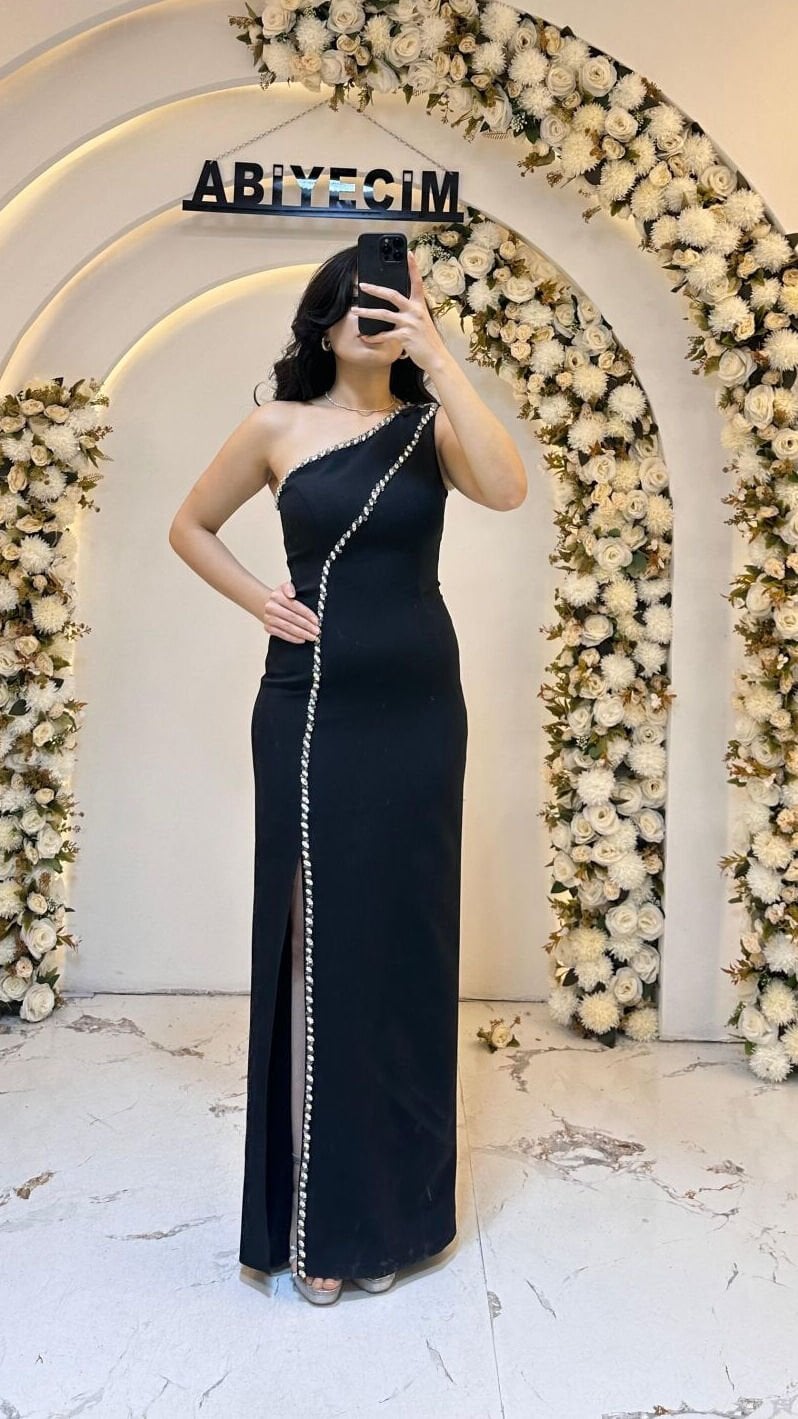 TEK OMUZU AÇIK SLİM-FİT SİYAH ABİYE 44