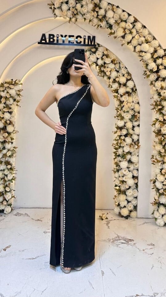 TEK OMUZU AÇIK SLİM-FİT SİYAH ABİYE  44