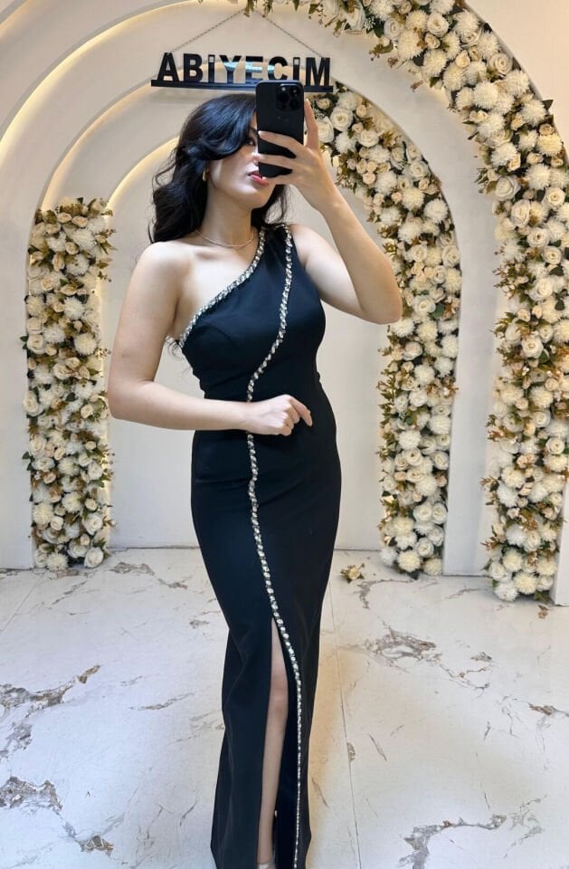 TEK OMUZU AÇIK SLİM-FİT SİYAH ABİYE  44