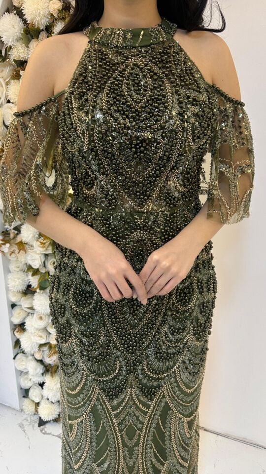 HALTER YAKA OMUZLARI AÇIK PUL PAYET YEŞİL ABİYE 44