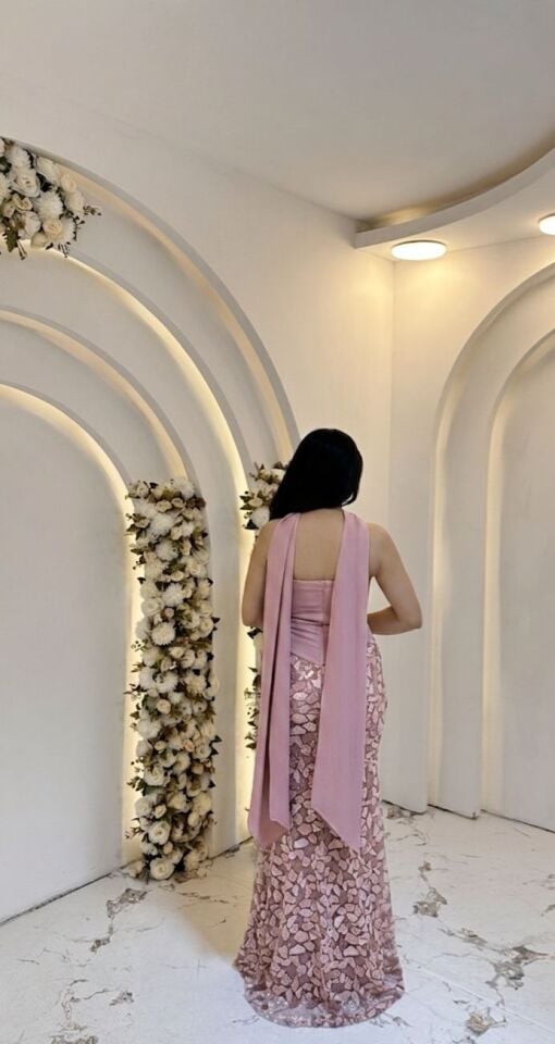 FULARLI VE STRAPLEZ TOZ PEMBE İŞLEMELİ ABİYE 40