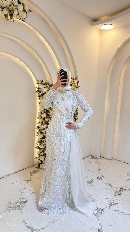 BEYAZ TAŞ DETAYLI MODEL  BALIK ABİYE 46