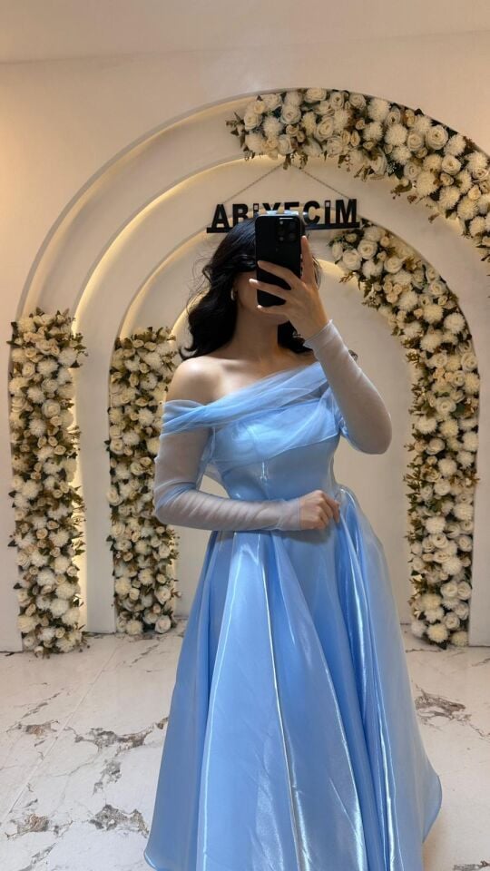 DÜŞÜK KOL DETAYLI BEBE MAVİSİ SATEN MİDİ BOY ABİYE 44