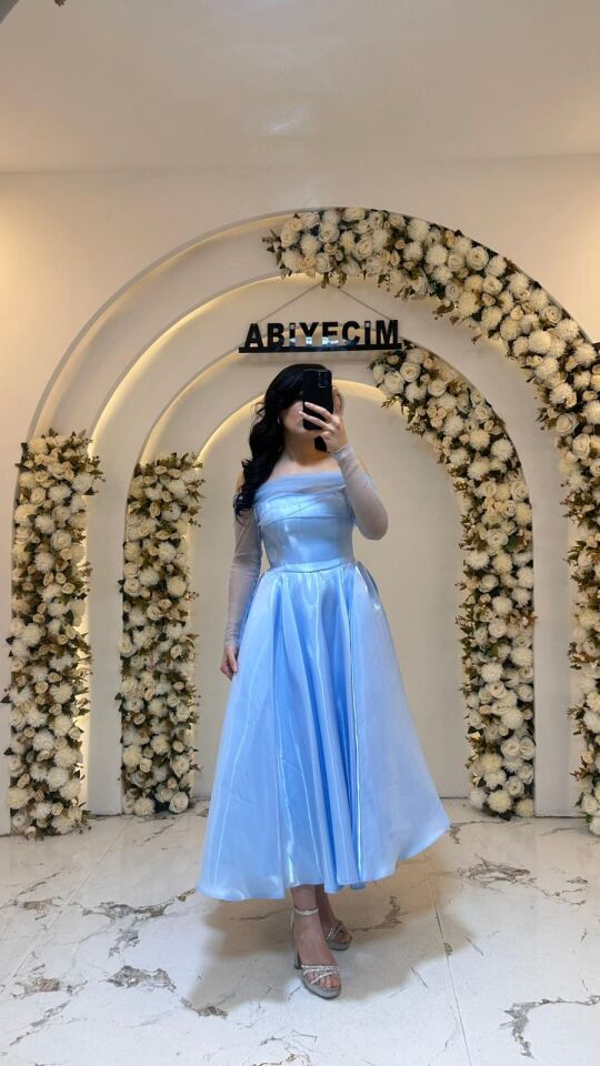 DÜŞÜK KOL DETAYLI BEBE MAVİSİ SATEN MİDİ BOY ABİYE 44