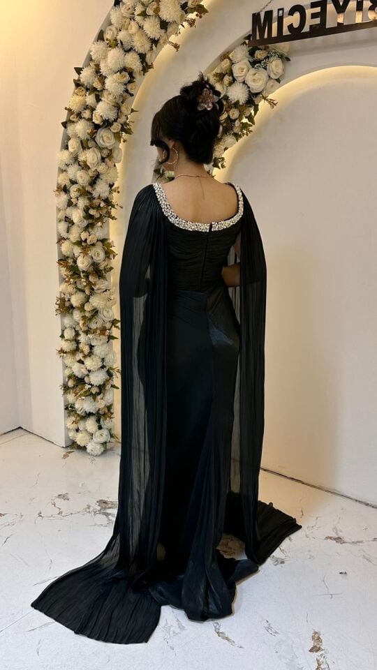 SİYAH PELERİN KOL ABİYE 44