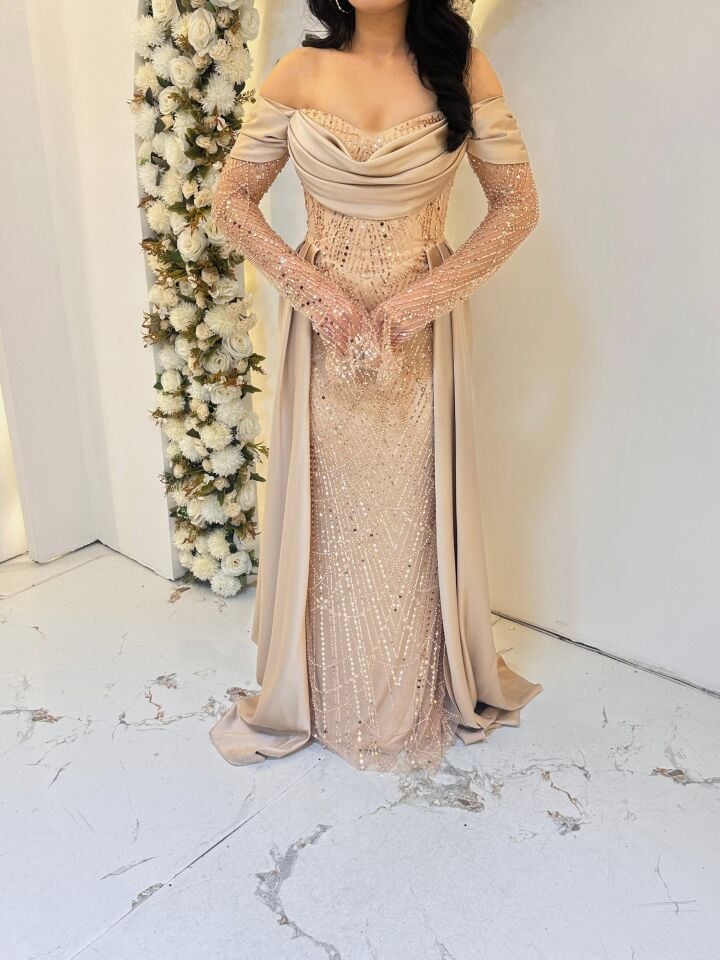 GOLD OMUZ DEKOLTELİ BONCUK UZUN KOL KUYRUKLU ABİYE 42