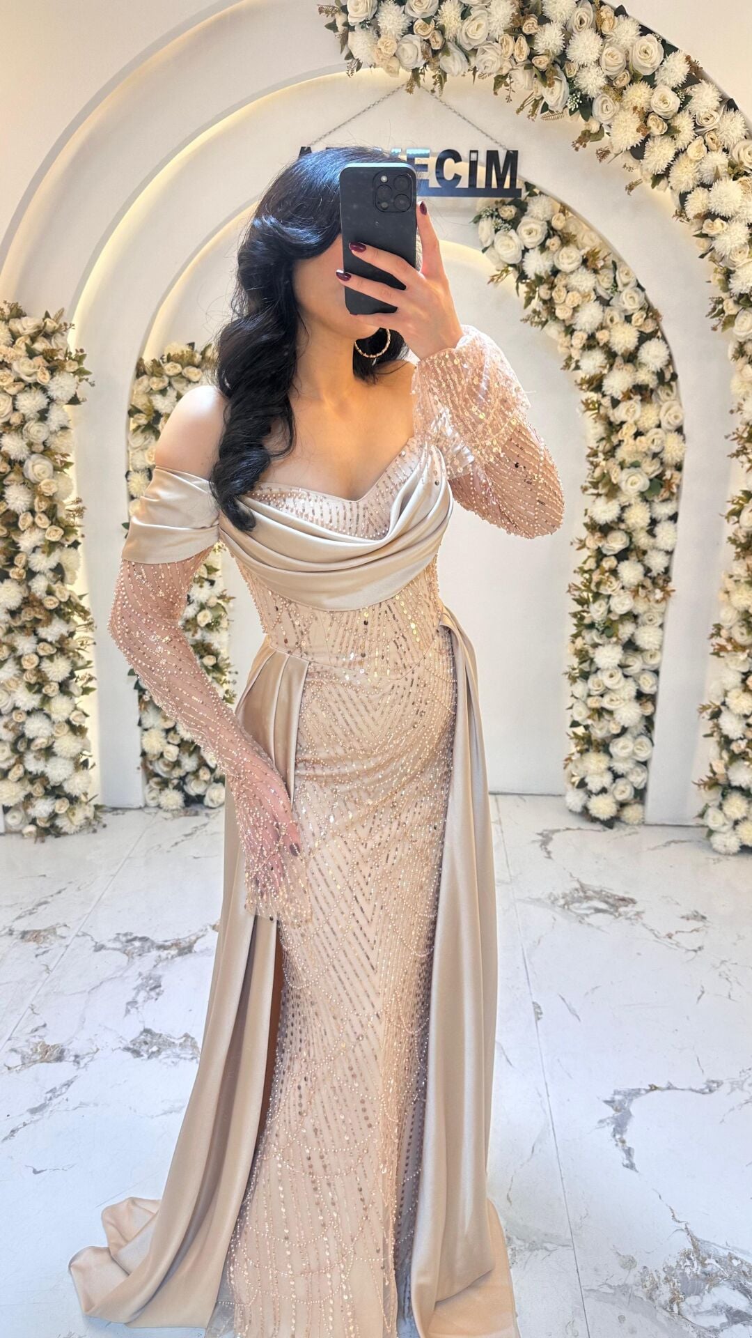 GOLD OMUZ DEKOLTELİ BONCUK UZUN KOL KUYRUKLU ABİYE 42