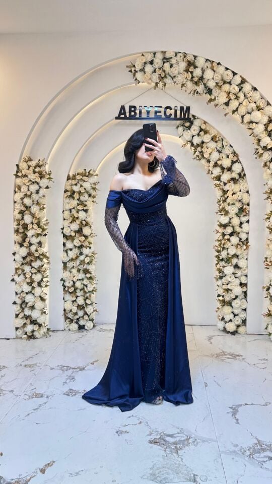 LACİVERT  OMUZ DEKOLTELİ BONCUK UZUN KOL KUYRUKLU ABİYE 40