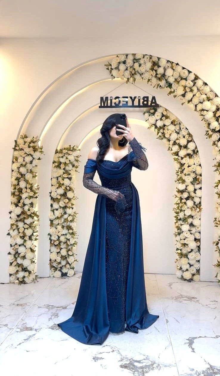 LACİVERT  OMUZ DEKOLTELİ BONCUK UZUN KOL KUYRUKLU ABİYE 44