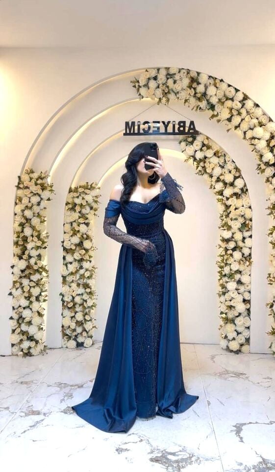 LACİVERT  OMUZ DEKOLTELİ BONCUK UZUN KOL KUYRUKLU ABİYE 38