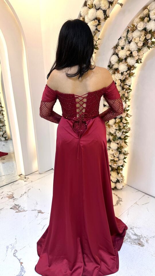 BORDO   OMUZ DEKOLTELİ BONCUK UZUN KOL KUYRUKLU ABİYE 40