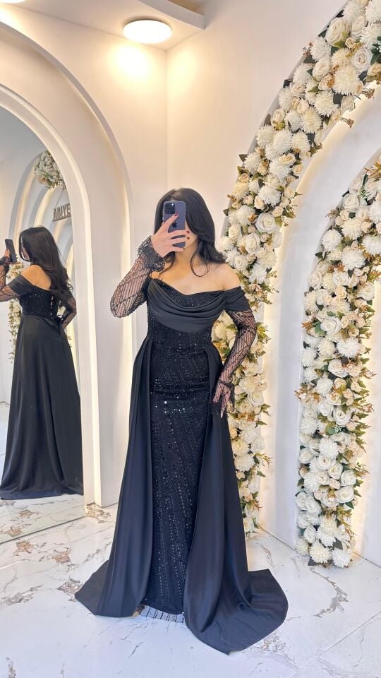 SİYAH  OMUZ DEKOLTELİ BONCUK UZUN KOL KUYRUKLU ABİYE 38