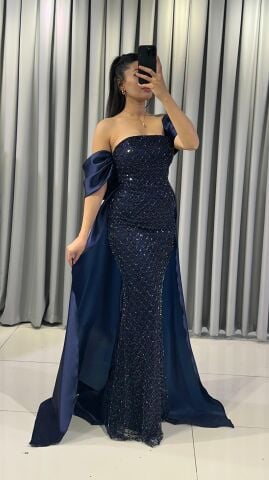 Straplez yaka ve boydan boya pul payet işlemeli Vücudu saran balık göz alıcı Lacivert Abiye 44