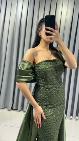 Straplez yaka ve boydan boya pul payet işlemeli Vücudu saran balık göz alıcı  Yeşil Abiye 38