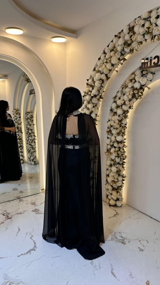 SİYAH PELERİNLİ TAŞ ABİYE 42