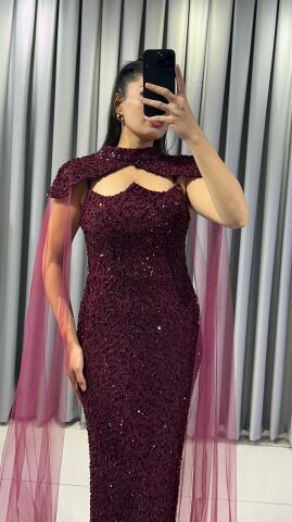 Payetli, uzun, askılı ve tül pelerinli Bordo Abiye 38