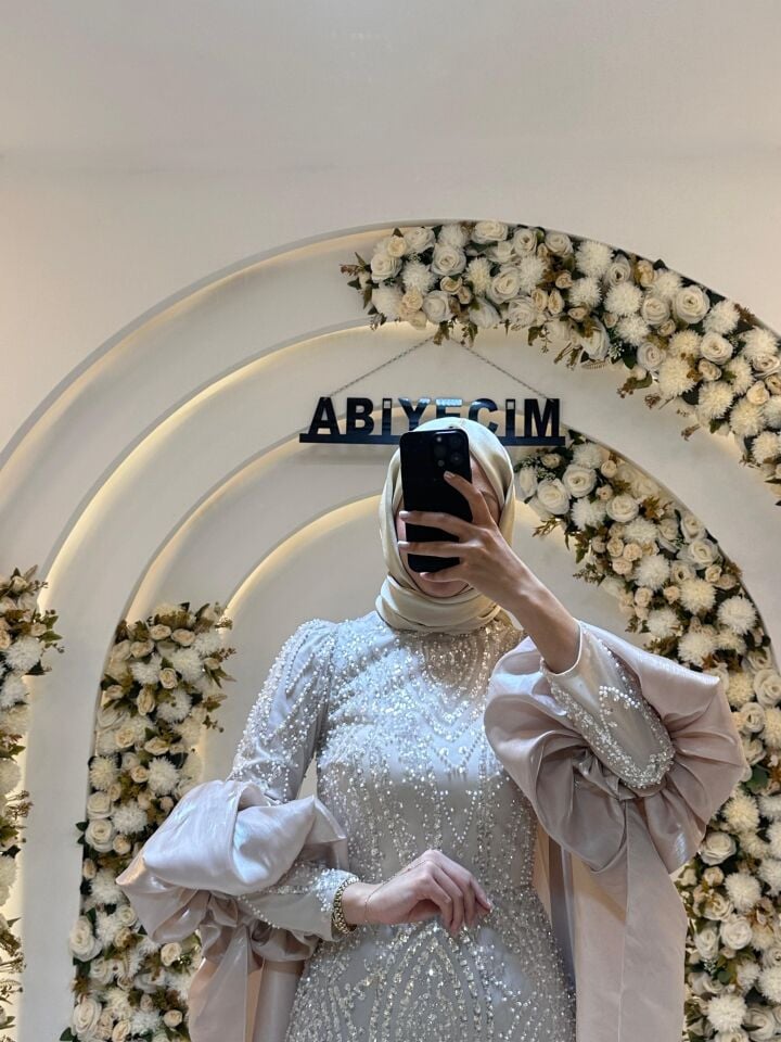 BEJ NAKIŞ İŞLEMELİ BALON KOL PELERİNLİ ABİYE 44