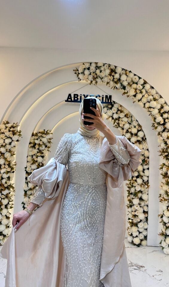 BEJ NAKIŞ İŞLEMELİ BALON KOL PELERİNLİ ABİYE 44