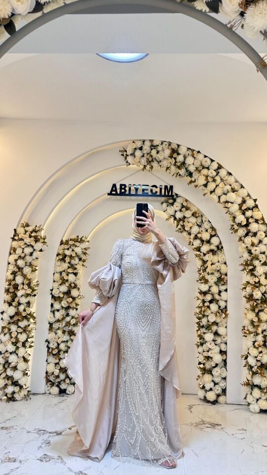 BEJ NAKIŞ İŞLEMELİ BALON KOL PELERİNLİ ABİYE 44