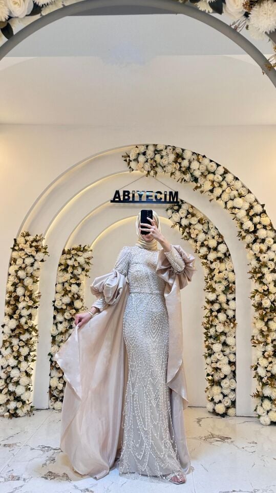 BEJ NAKIŞ İŞLEMELİ BALON KOL PELERİNLİ ABİYE 44