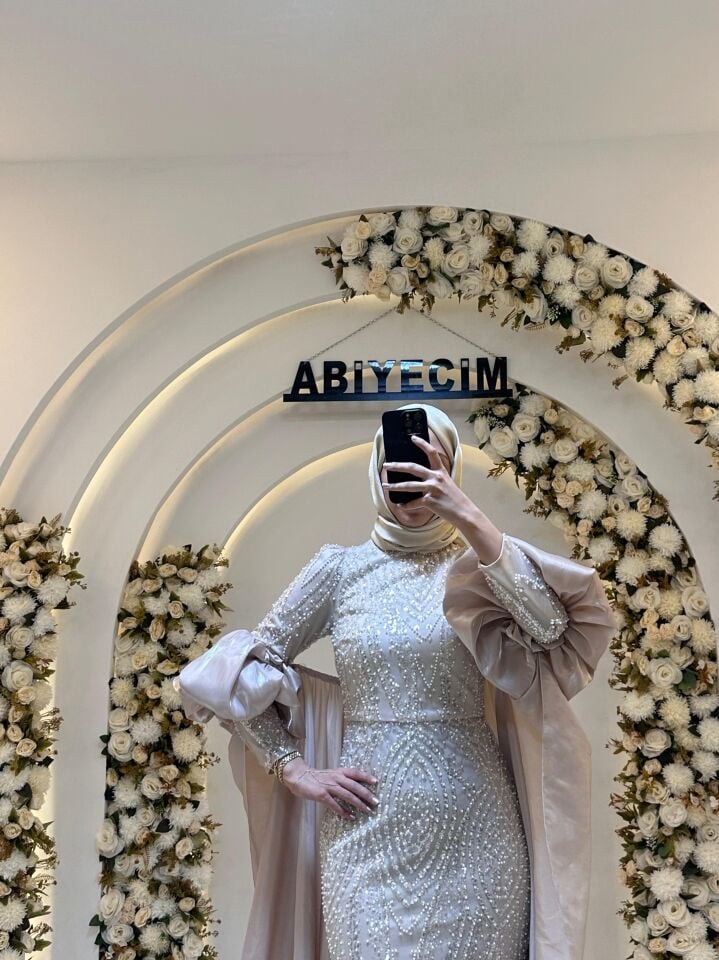 BEJ NAKIŞ İŞLEMELİ BALON KOL PELERİNLİ ABİYE 44