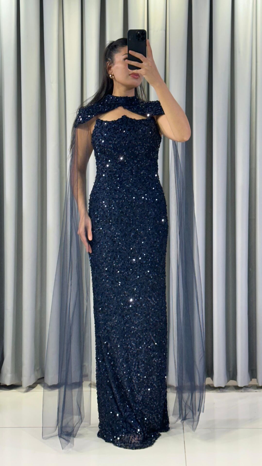 Payetli, uzun, askılı ve tül pelerinli Lacivert  Abiye 38