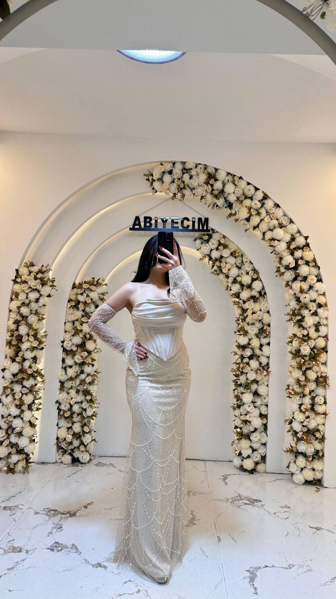 STRAPLEZ KOL DETAY UZUN BONCUKLU ABİYE BEJ 44