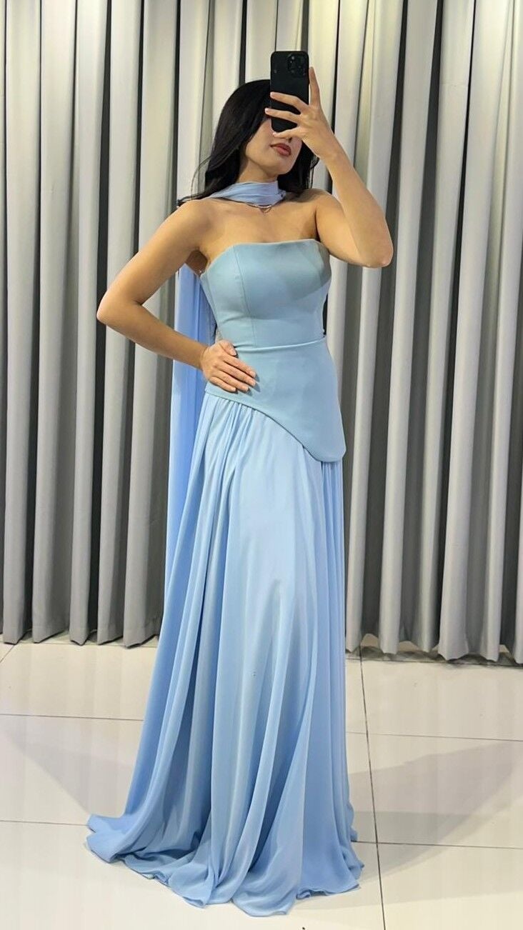 Straplez kesimli zarif drape detaylı uzun, akıcı etekle birleşen, şık sofistike Mavi   Abiye 38