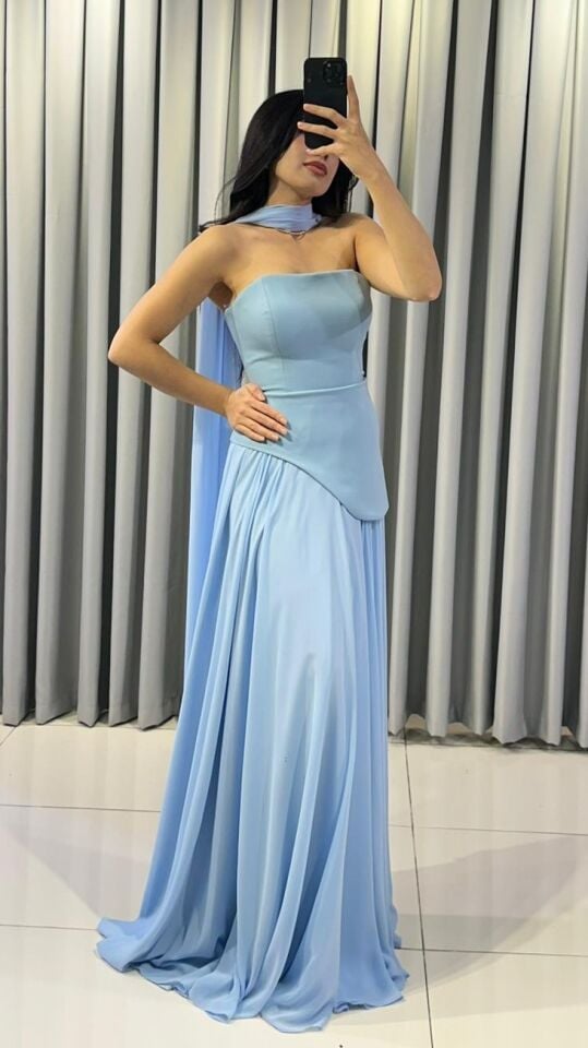 Straplez kesimli zarif drape detaylı uzun, akıcı etekle birleşen, şık sofistike Mavi   Abiye 42