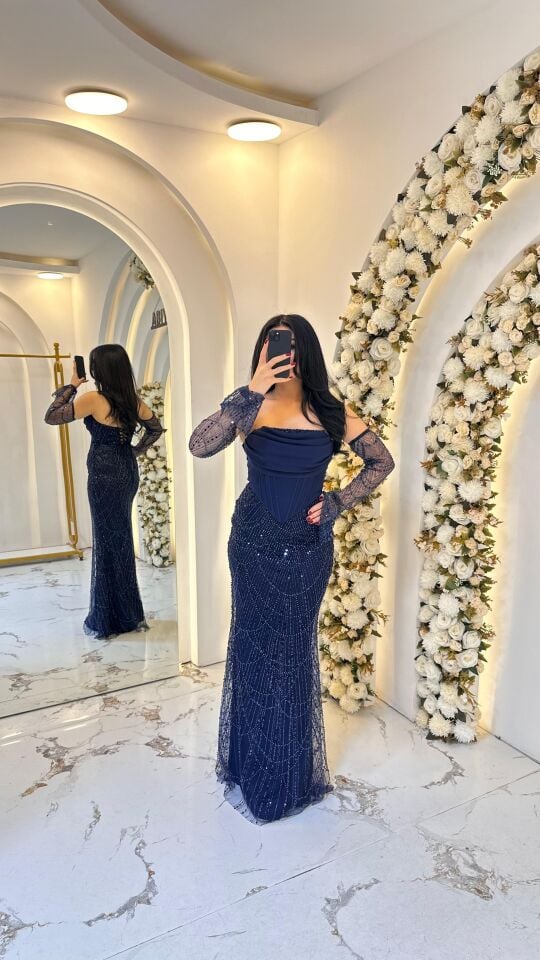 STRAPLEZ KOL DETAY UZUN BONCUKLU ABİYE LACİVERT 38