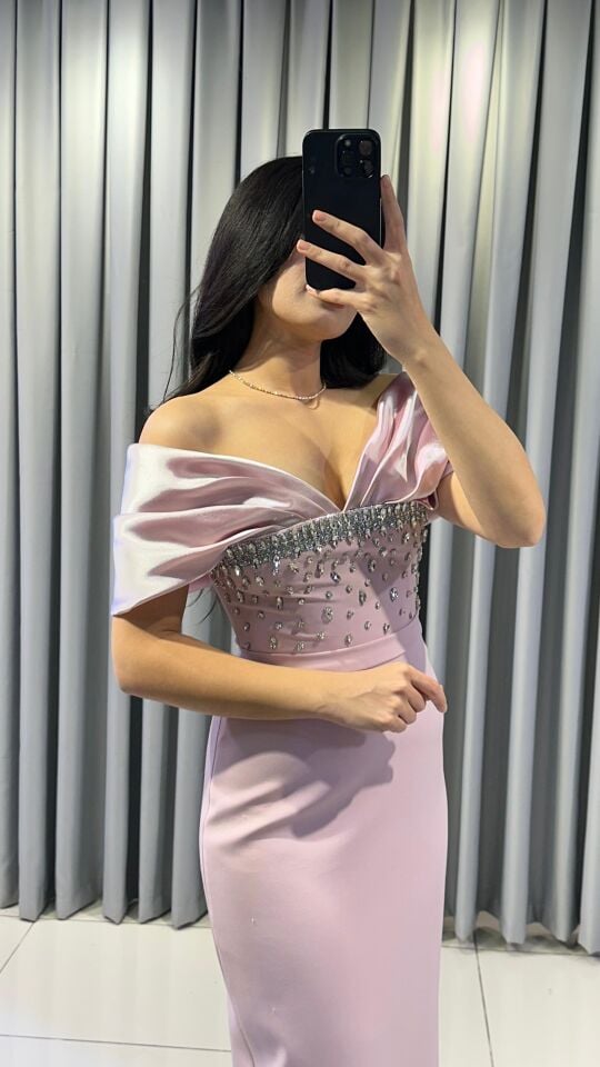 Taş işlemeli korsajlı, düşük omuzlu, uzun  Pudra Pembe  Abiye elbise