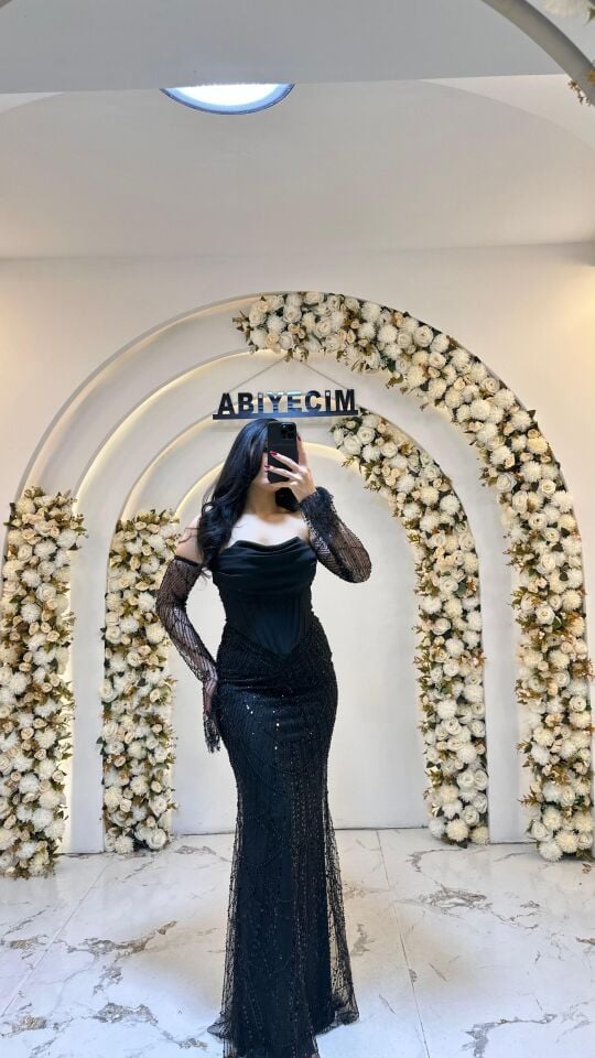 STRAPLEZ KOL DETAY UZUN BONCUKLU ABİYE SİYAH 44