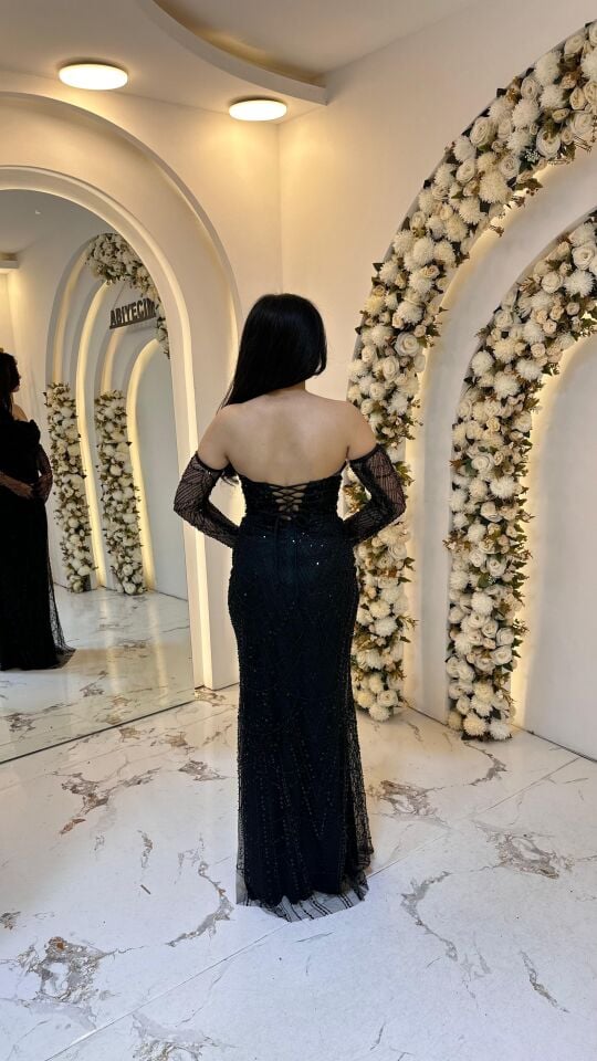 STRAPLEZ KOL DETAY UZUN BONCUKLU ABİYE SİYAH 44