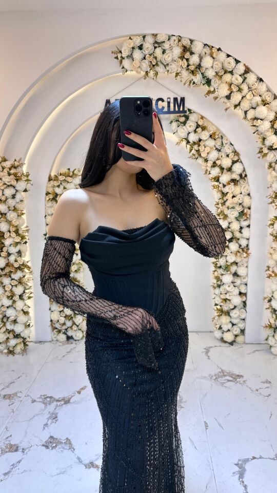 STRAPLEZ KOL DETAY UZUN BONCUKLU ABİYE SİYAH 44