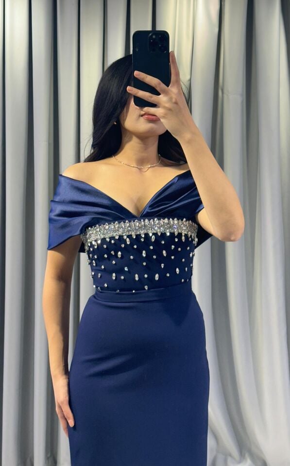 Taş işlemeli korsajlı, düşük omuzlu, uzun Lacivert   Abiye elbise 42