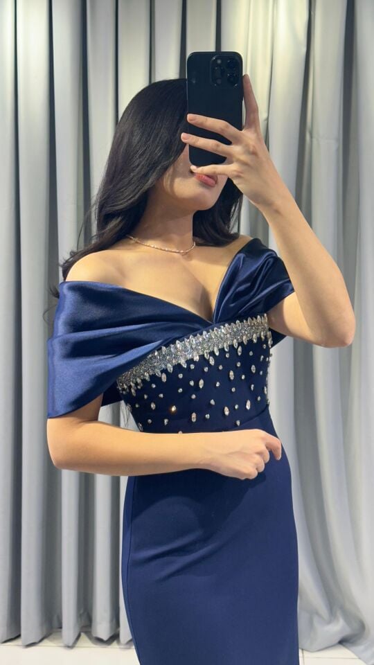 Taş işlemeli korsajlı, düşük omuzlu, uzun Lacivert   Abiye elbise