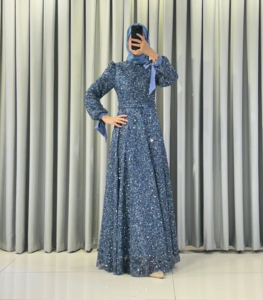 Boydan boya payet işlemeli, uzun, A kesim Uzun kollu, yüksek yaka ve manşetlerde fiyonk Mavi  Abiye 44