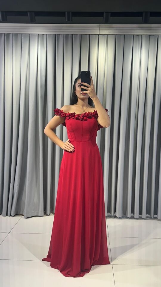 Madonna yaka, Uzun Abiye Elbise Omuz ve Yaka Kısmında Çiçekli Şifon Bele Oturan, A Kesim Kırmızı Abiye Elbise 42