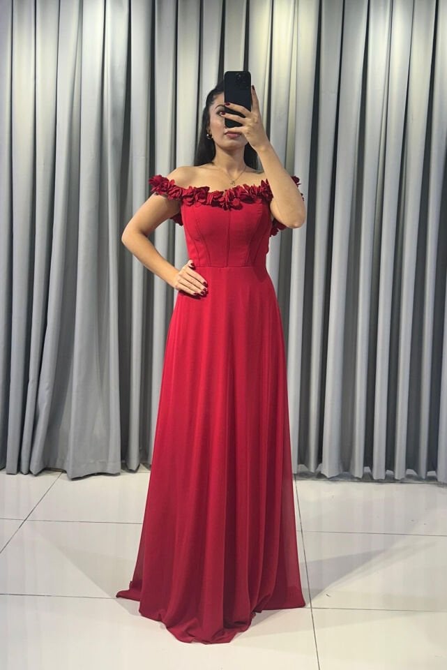 Madonna yaka, Uzun Abiye Elbise Omuz ve Yaka Kısmında Çiçekli Şifon Bele Oturan, A Kesim Kırmızı Abiye Elbise 42