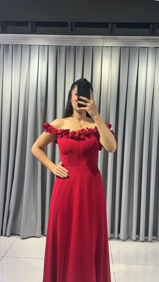 Madonna yaka, Uzun Abiye Elbise Omuz ve Yaka Kısmında Çiçekli Şifon Bele Oturan, A Kesim Kırmızı Abiye Elbise 42