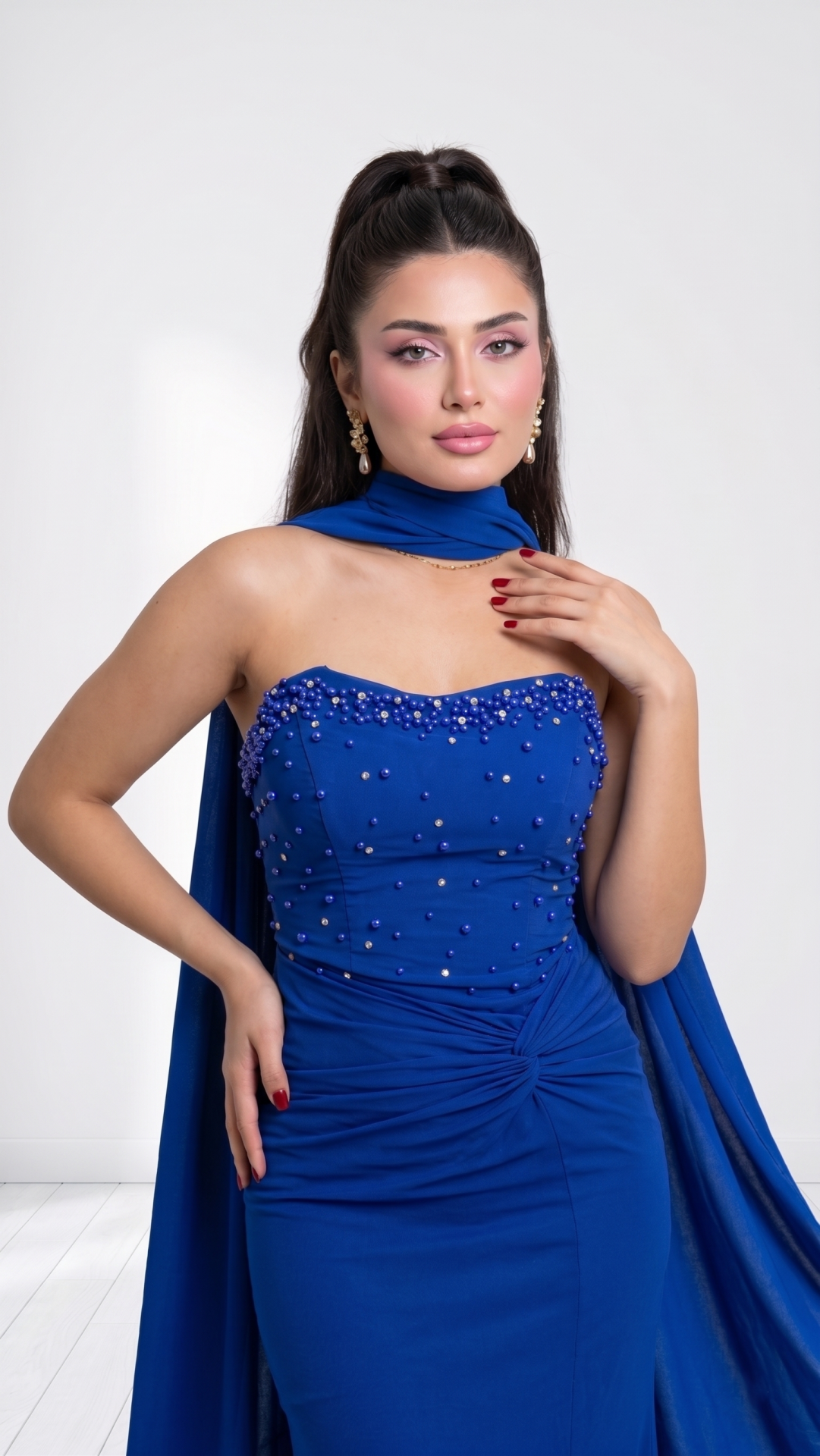 SAKS MAVİSİ FULAR DETAYLI STRAPLEZ İNCİ İŞLEMELİ PENYE ABİYE ELBİSE