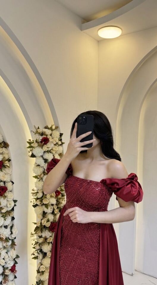 BORDO YOĞUN BONCUK İŞLEMELİ KAYIK YAKA SATEN KUYRUKLU ABİYE 46