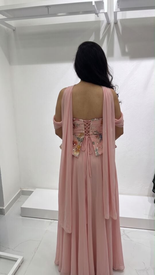 PEMBE SARISI FULARLI YOĞUN ÇİÇEK İŞLEMELİ ŞİFON ABİYE